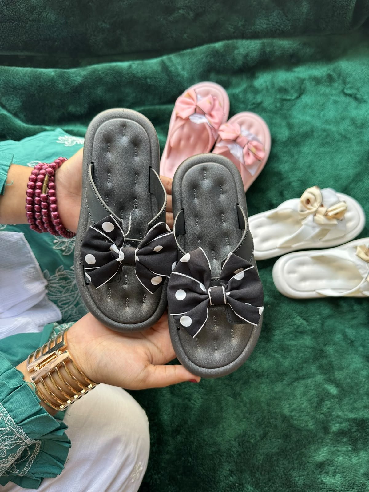 Teens’ Flower-Design PU slides in Black