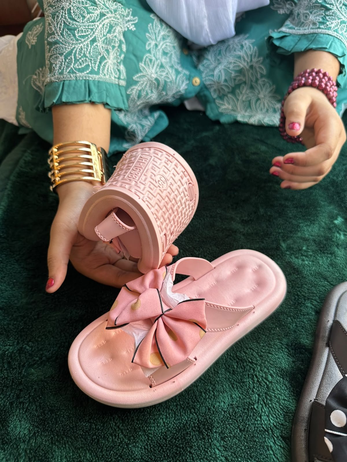 Teens’ Flower-Design PU slides - product view