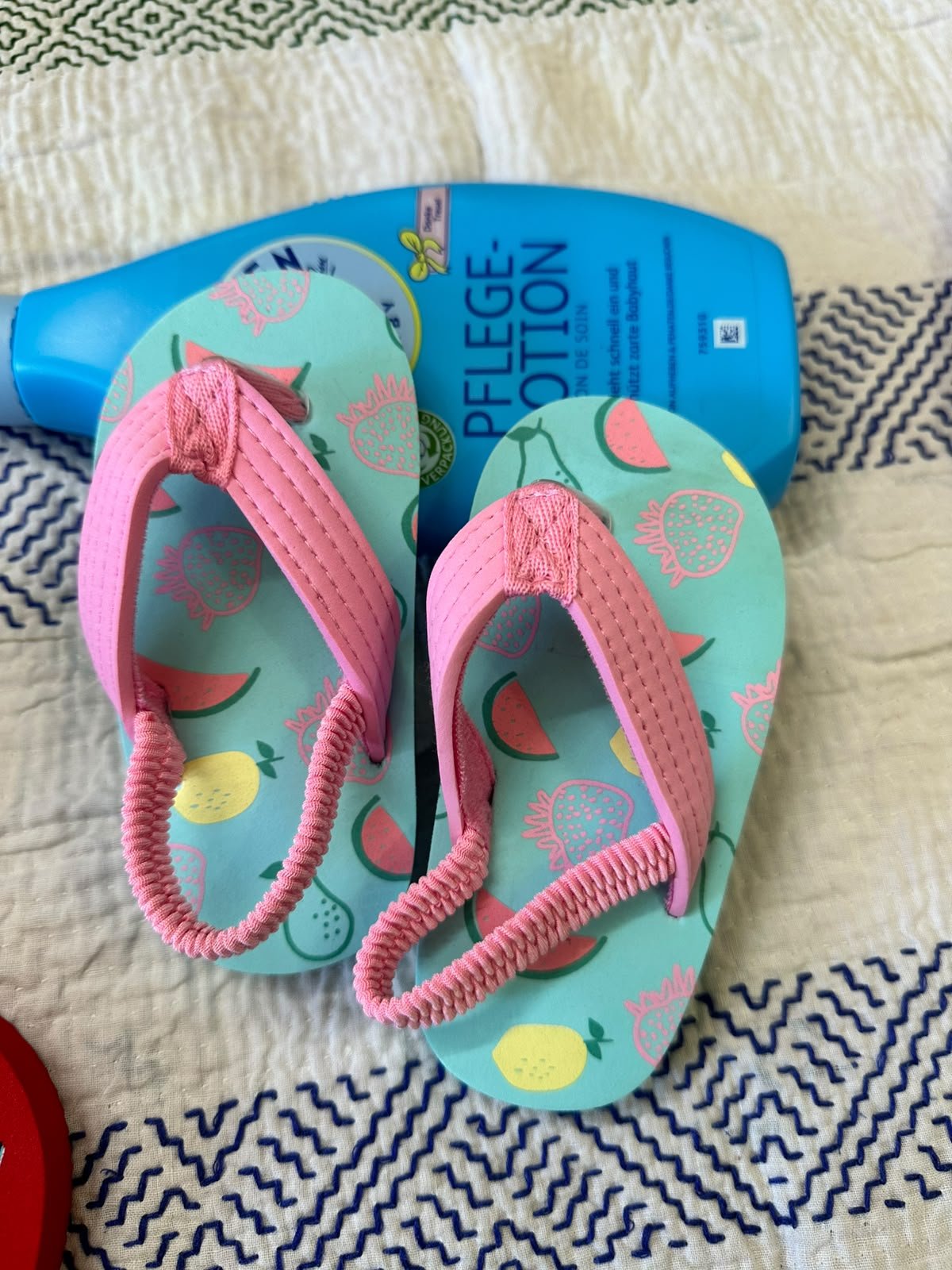 Kids’ printed EVA flip-flops in Mint